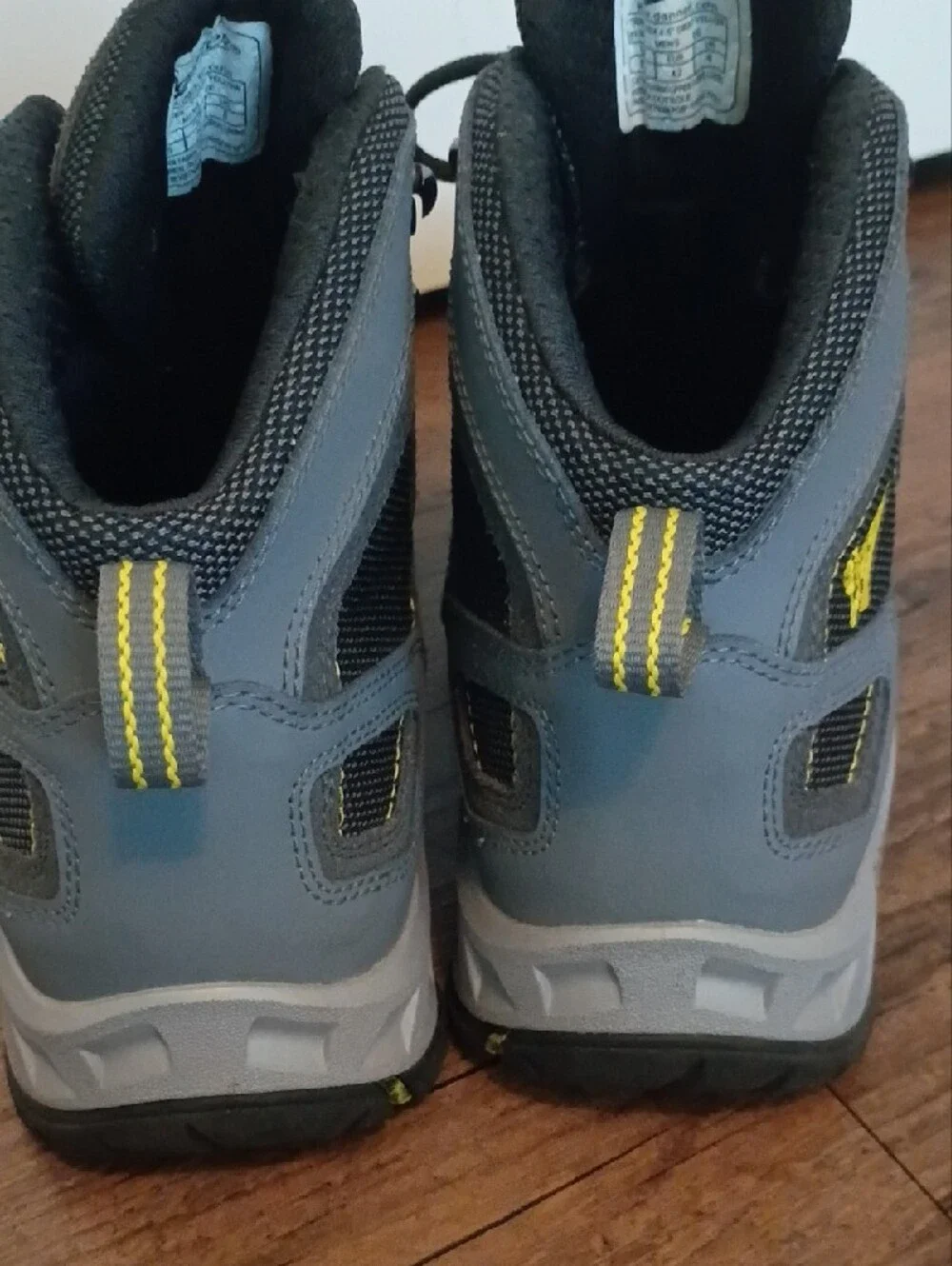 Danner Men's 8.5 Grey Hiking Boots - Lace-Up Trail Shoes